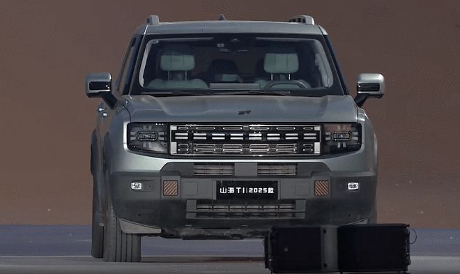 奇瑞2025款山海T1三电机四驱版